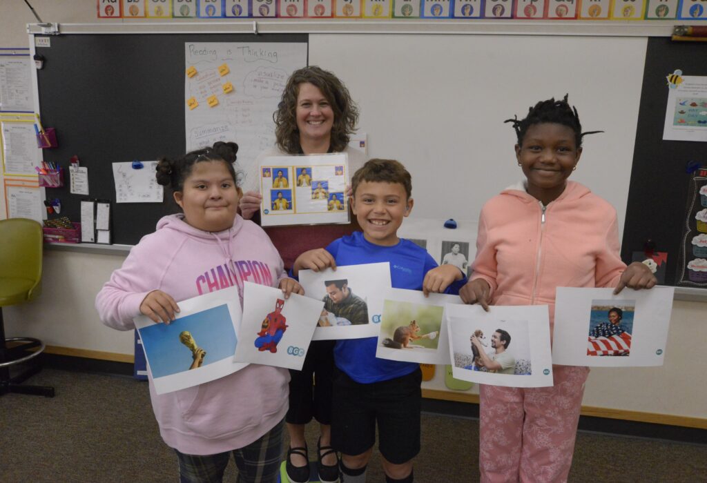 Photo of Holly King with students using the bilingual curriculum
